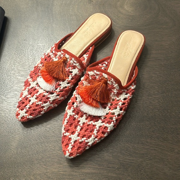 Pointed toe woven slides. - Picture 1 of 2